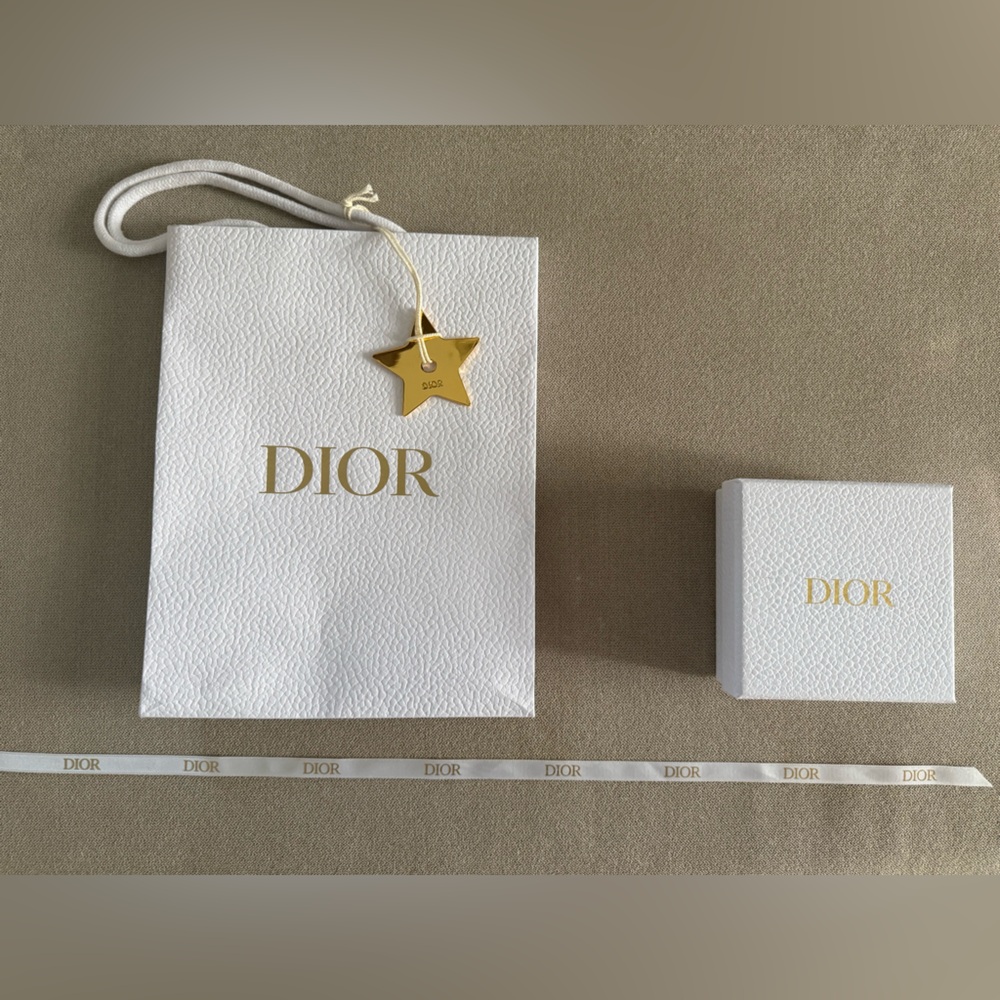 Dior Textured White gift bag with Gold Dior Star Charm